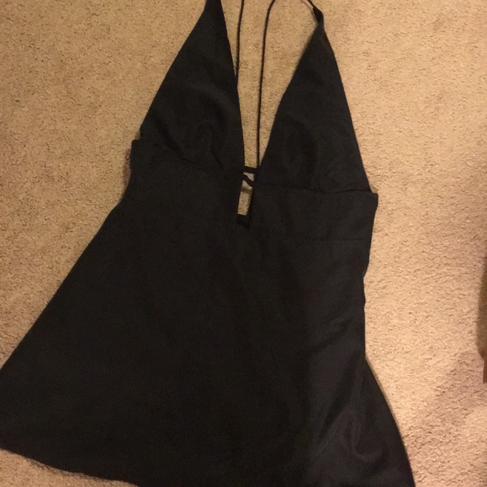 Little black dress, open back, low neck